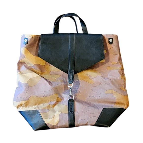 STELLA & Dot Ava Backpack Camo Floral Interior 13x10x6”. - Picture 5 of 8